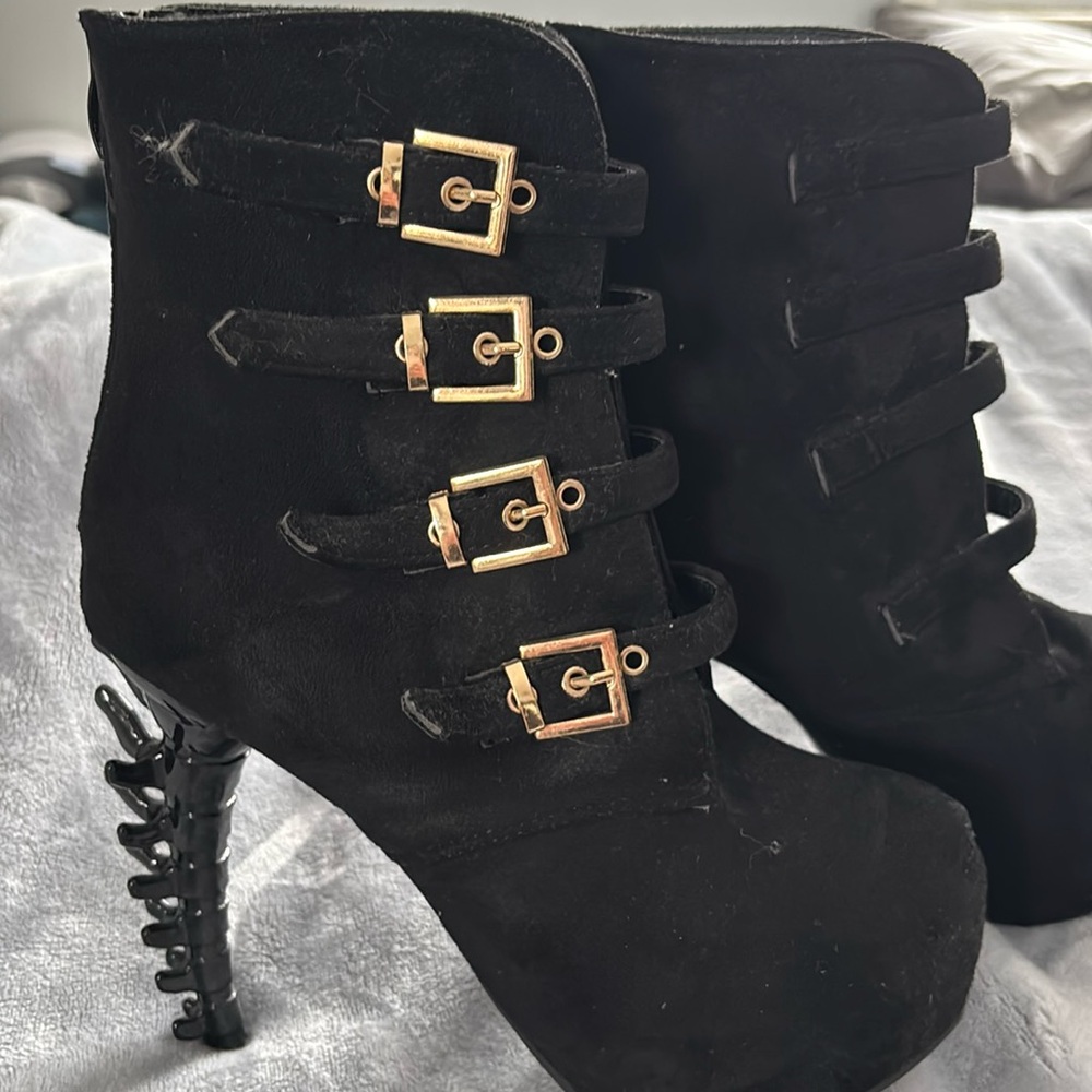 Show story black suede like booties size 10
